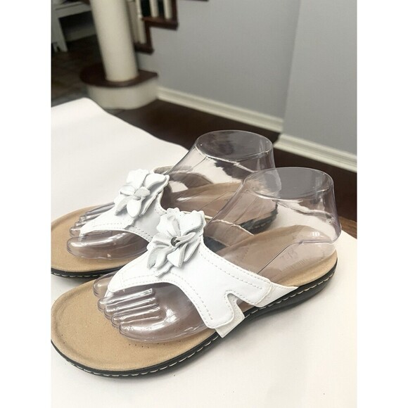 Clarks Collection Laurieann Gema Size 7 E White Leather Flower Sandals Wide - Picture 1 of 8